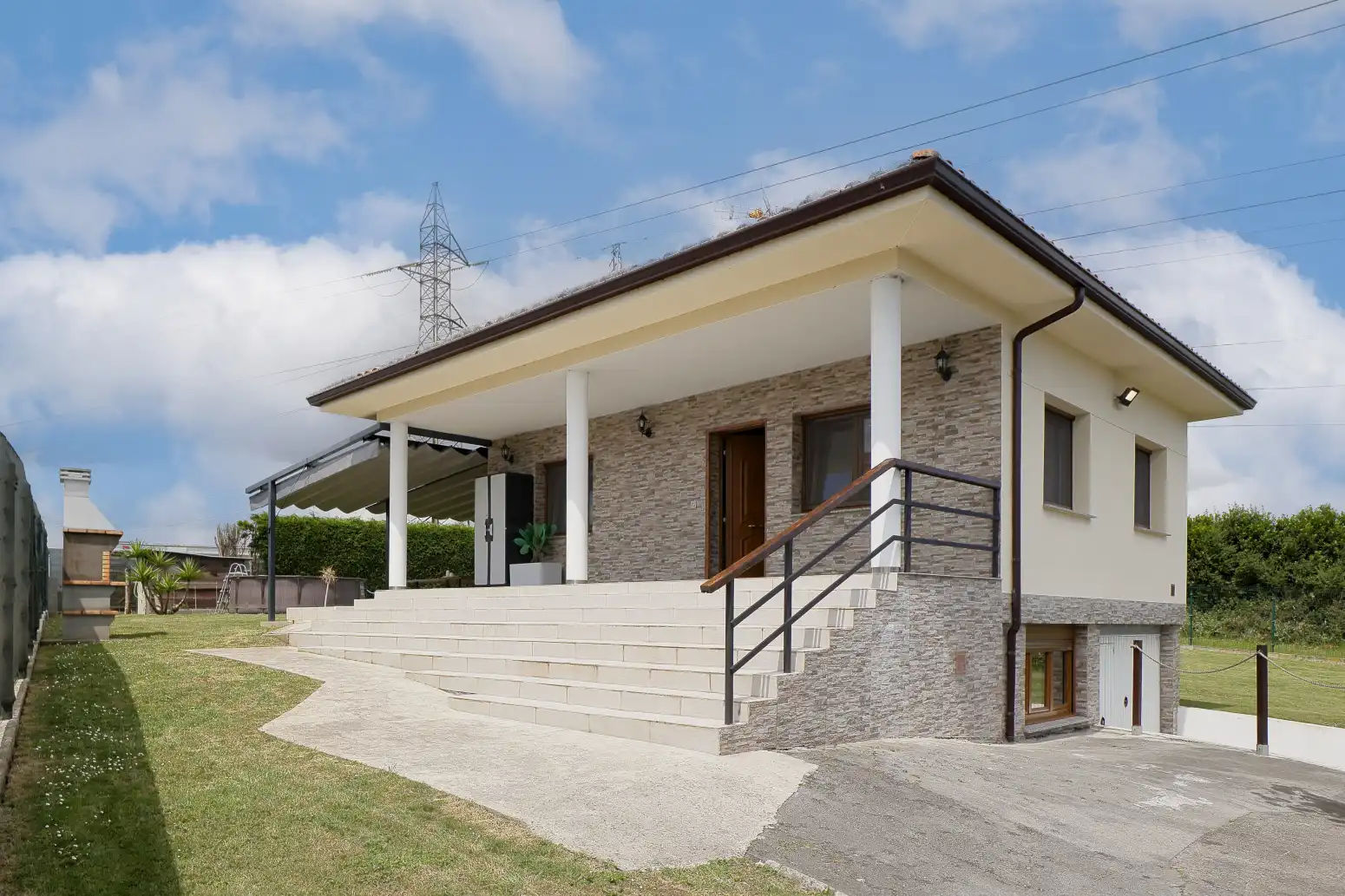 Vista exterior de Casa o xalet en venda en Gijón  amb Calefacció i Traster