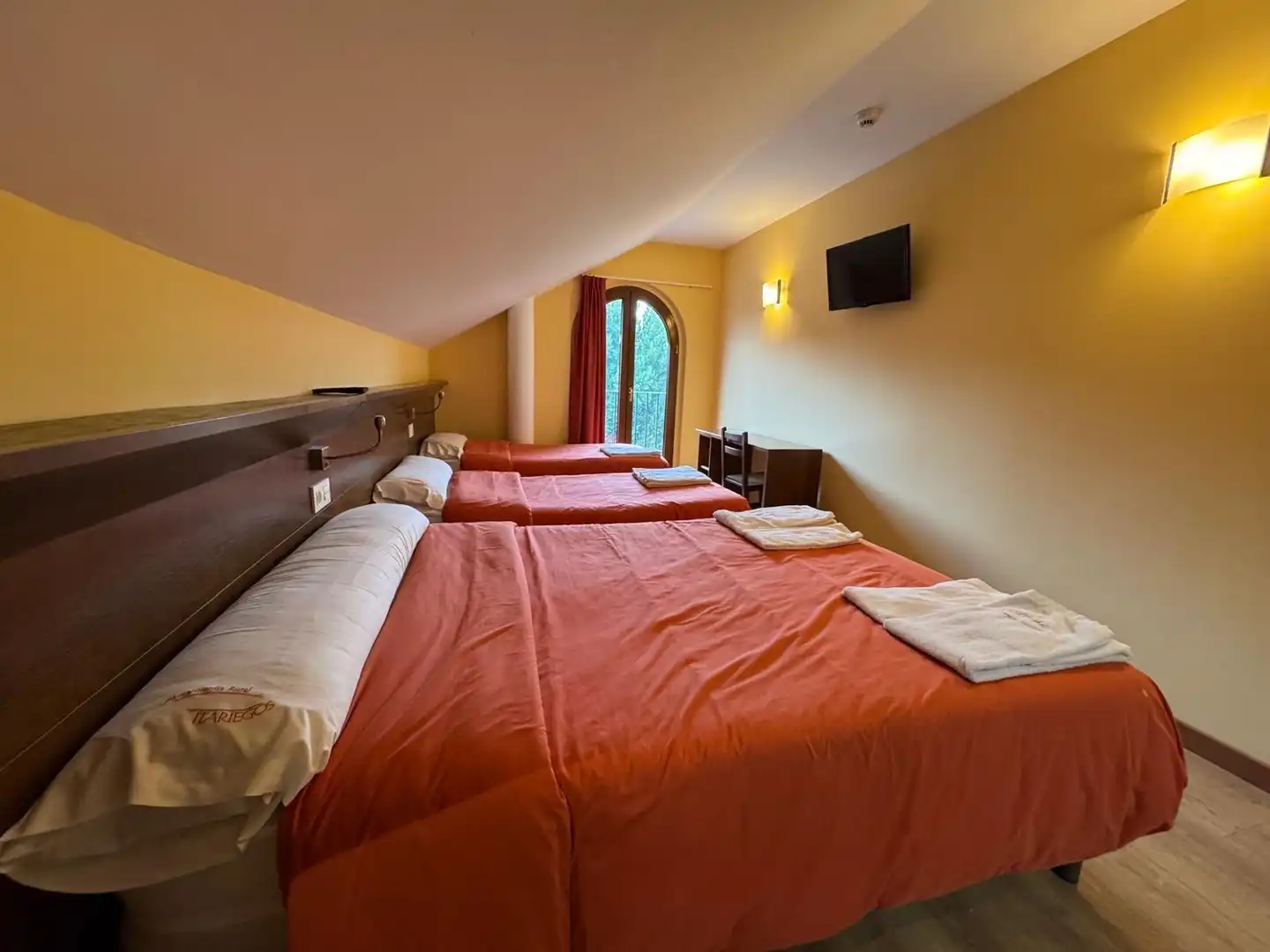 Bedroom of Houses for sale in Valdevimbre  with Air Conditioner, Heating and Private garden