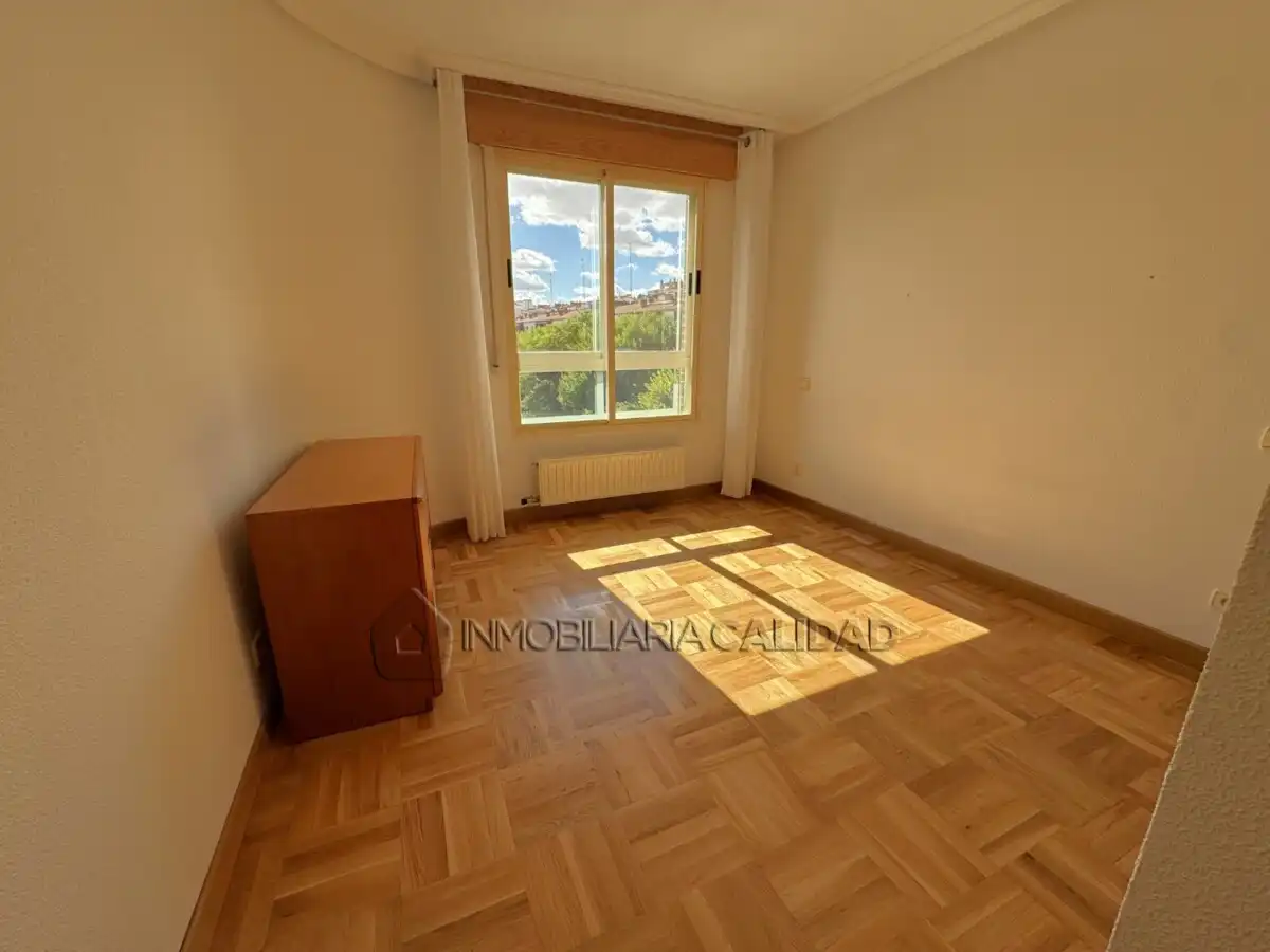 Schlafzimmer von Wohnung zur Miete in Burgos mit Heizung, Terrasse und Möbliert