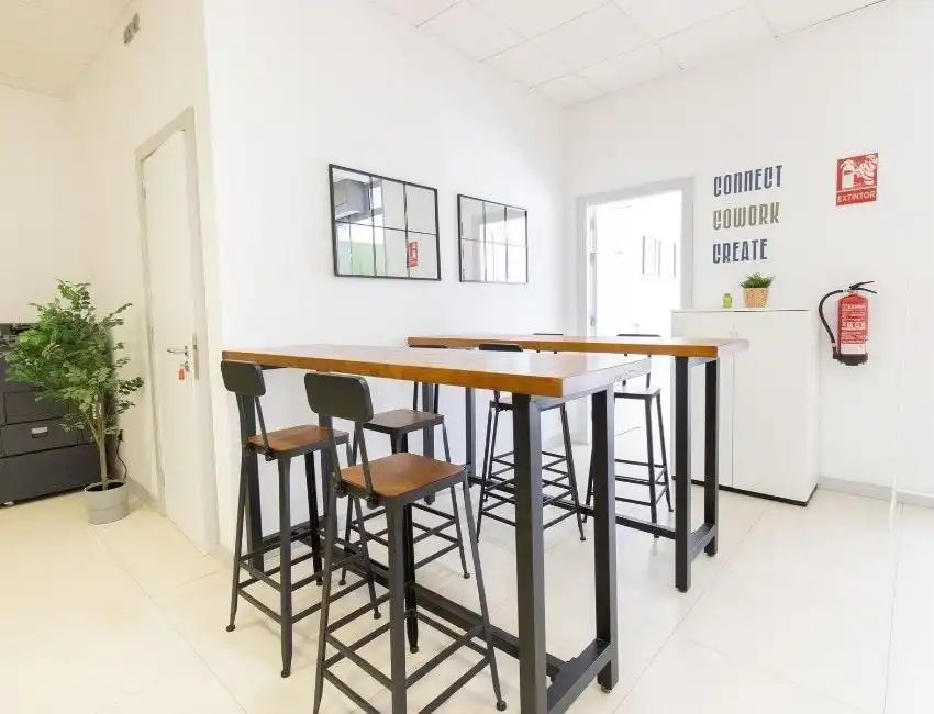 Esszimmer von Büro zur Miete in Museros
