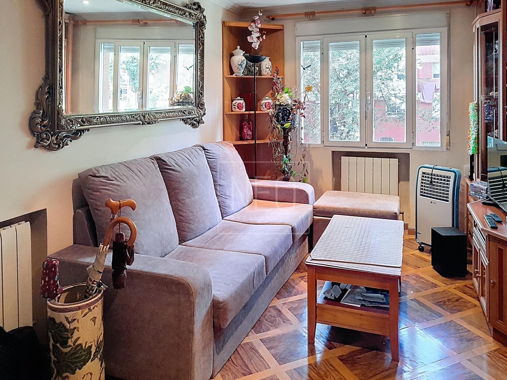 Living room of Planta baja for sale in  Madrid Capital  with Parquet flooring and Balcony