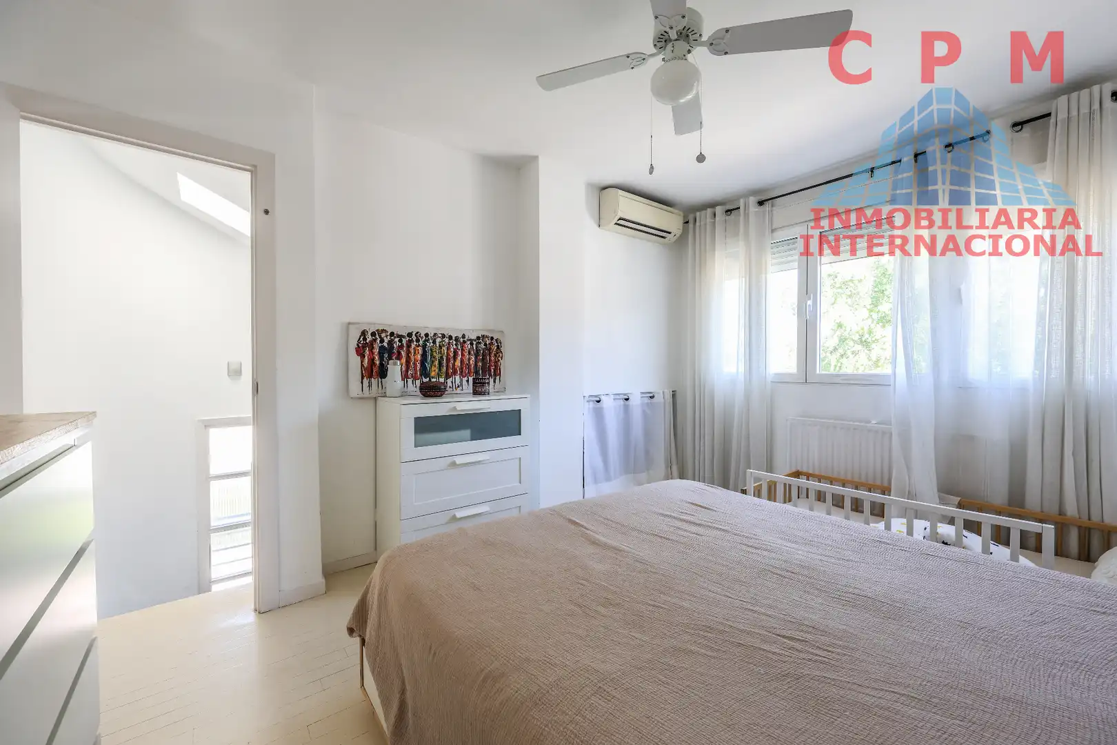 Habitación de Casa adosada de alquiler en La Moraleja con Aire acondicionado, Calefacción y Jardín privado