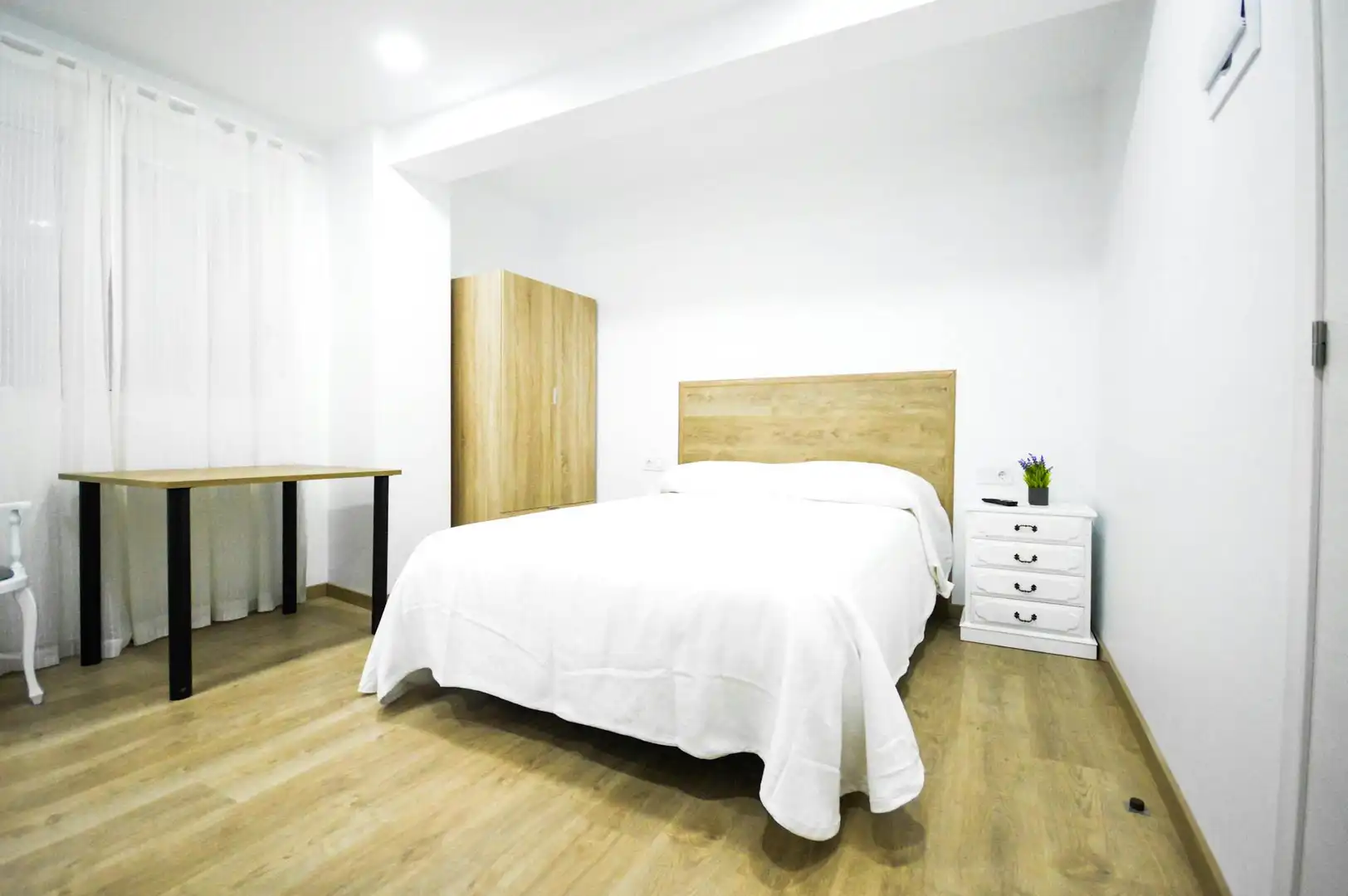 Bedroom of Flat for rent in Valencia  with Air Conditioner, Washing machine and TV