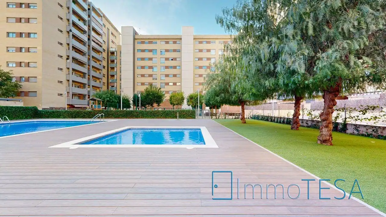 Swimming pool of Flat for sale in Barberà del Vallès  with Air Conditioner, Heating and Parquet flooring