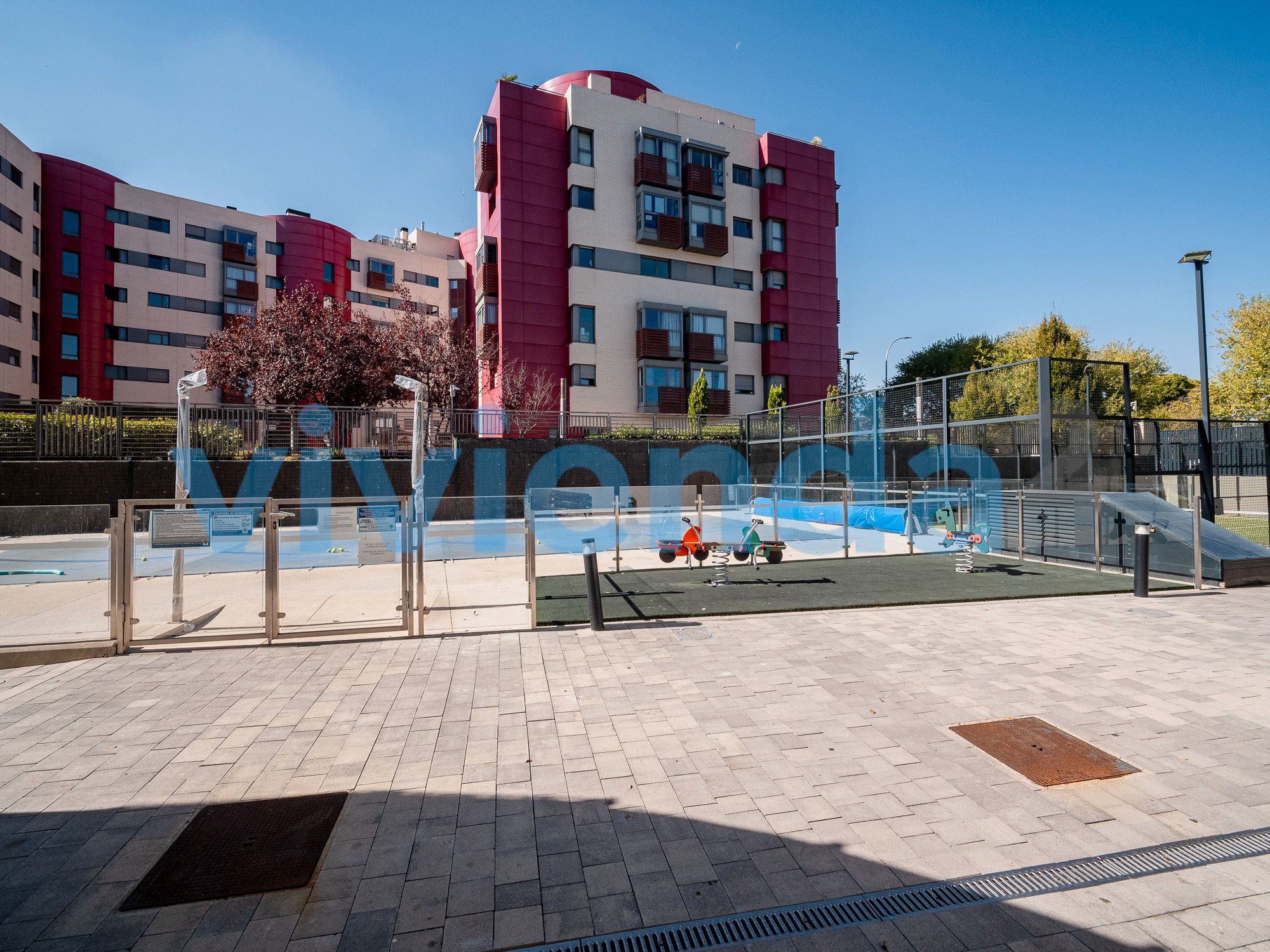 Swimming pool of Flat for sale in  Madrid Capital  with Air Conditioner, Heating and Terrace