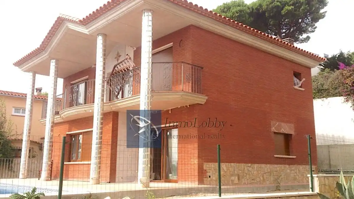 House with pool for sale in carrer Alzina 11, imagen 4