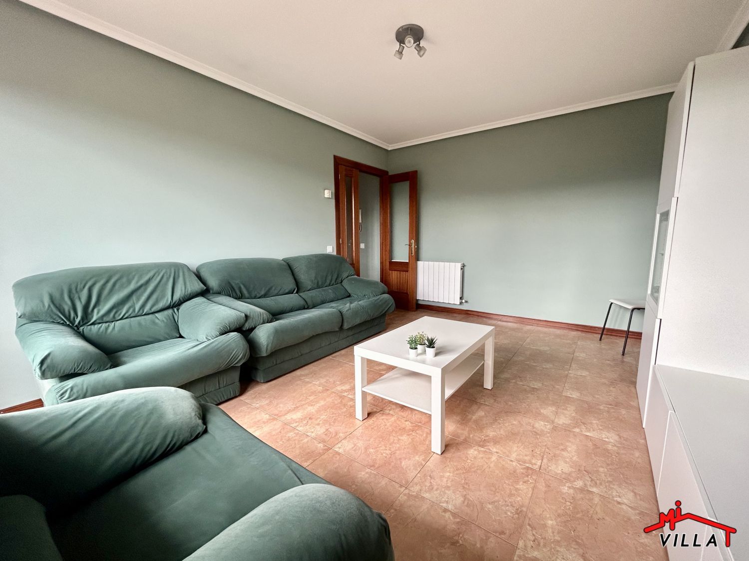 Sala d'estar de Pis en venda en Bárcena de Cicero amb Calefacció, Moblat i Balcó