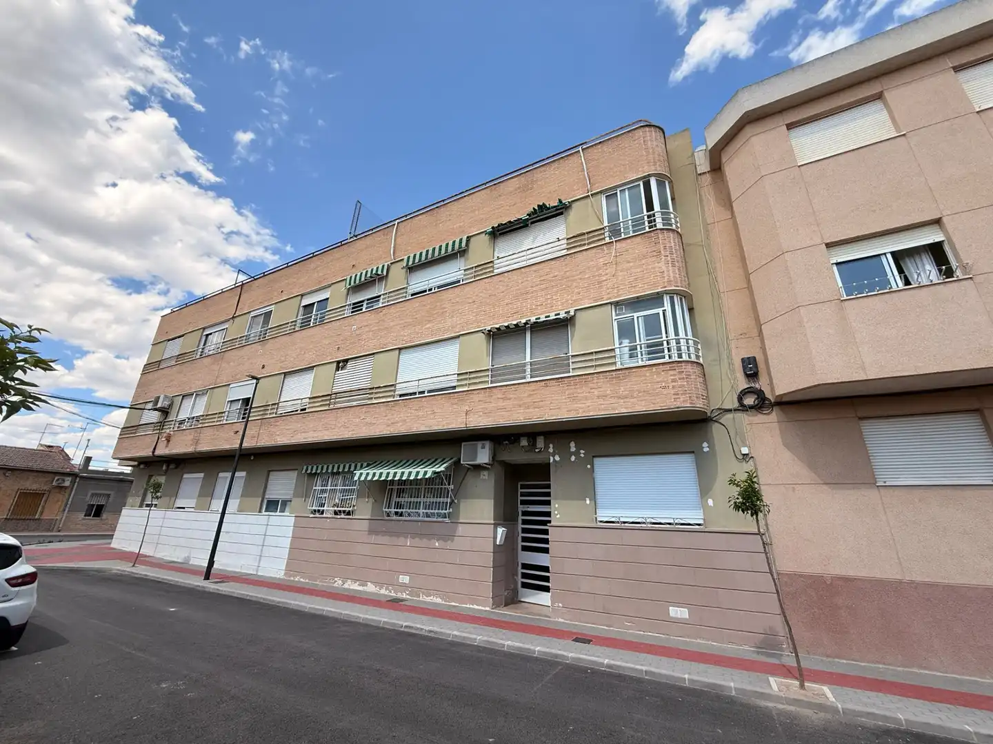 Vista exterior de Piso en venta en Dolores
