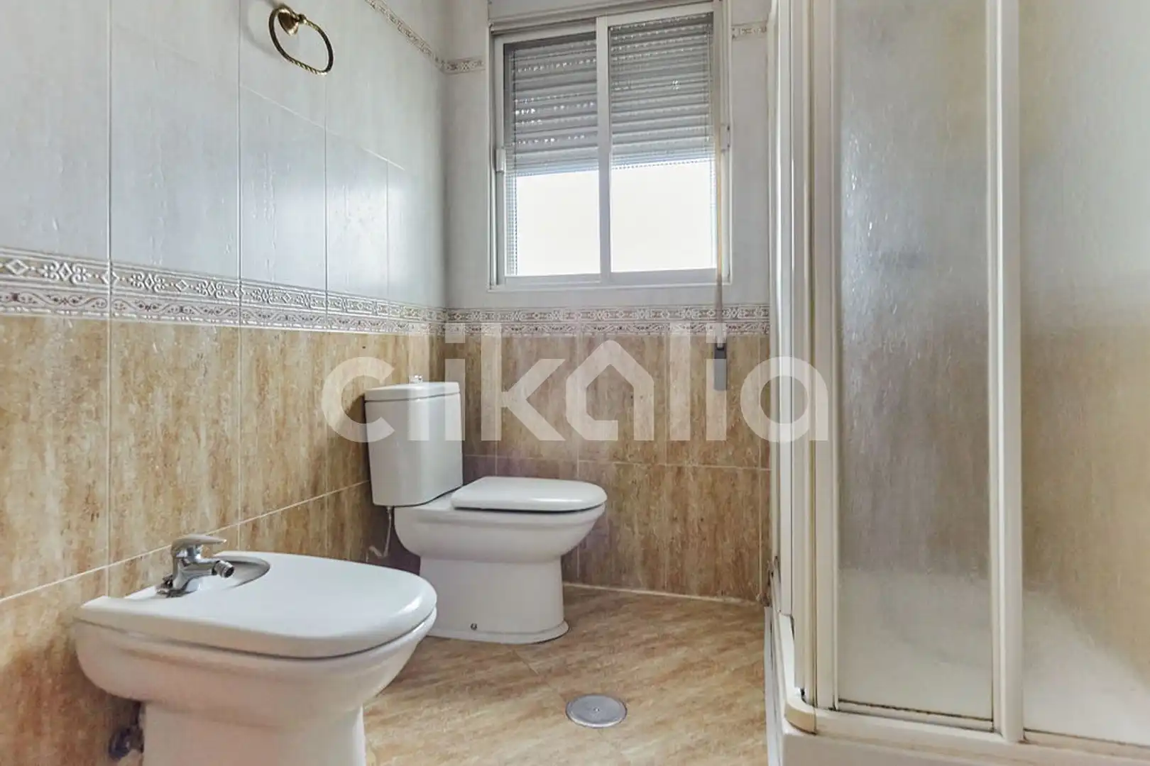 Baño de Piso en venta en Bailén con Aire acondicionado, Calefacción y Terraza