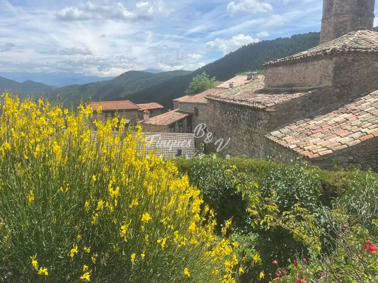 Vista exterior de Casa o xalet en venda en El Pont de Bar amb Calefacció, Jardí privat i Parquet