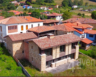 Vista exterior de Casa o xalet en venda en Pravia amb Jardí privat i Terrassa