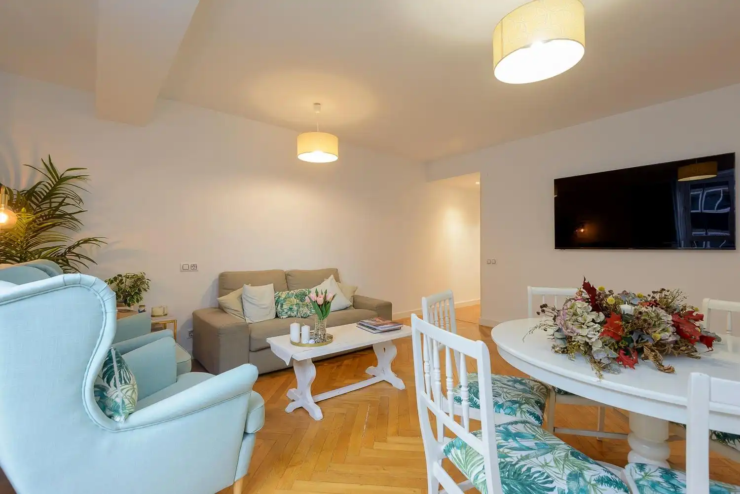 Sala de estar de Piso en venta en Oviedo  con Calefacción y Parquet
