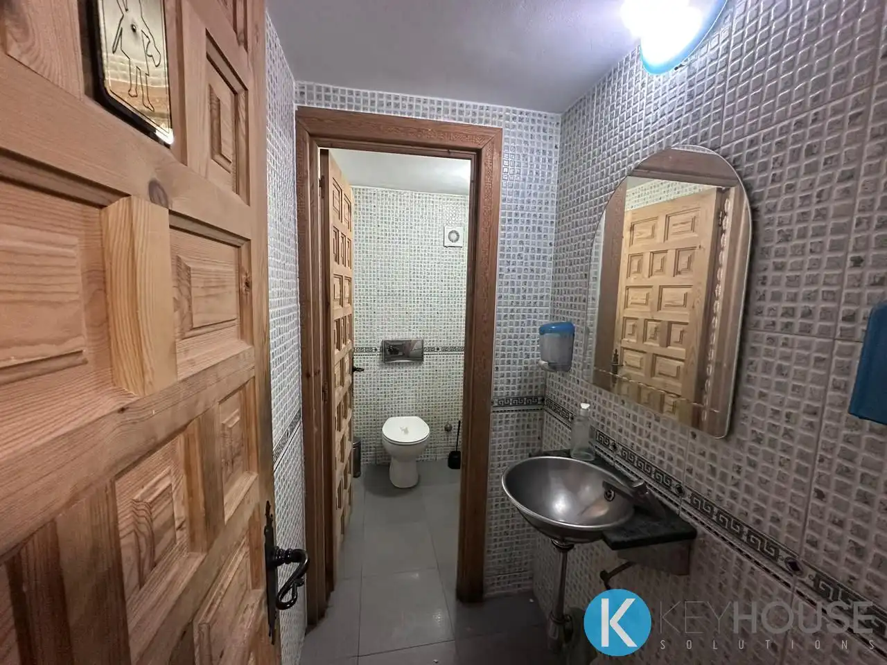Baño de Local en venta en San Fernando de Henares con Aire acondicionado