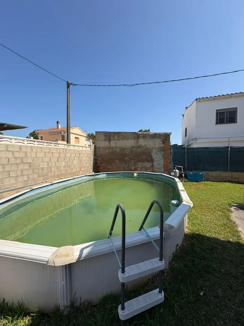 Piscina de Casa o chalet en venta en Castellón de la Plana / Castelló de la Plana con Jardín privado y Piscina comunitaria