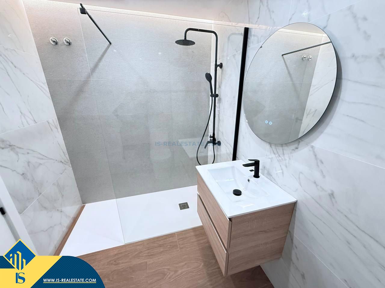 Bathroom of House or chalet for sale in Torrevieja  with Private garden, Terrace and Furnished