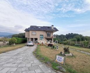 Casa o xalet en venda en Meaño amb Terrassa, Piscina i Balcó