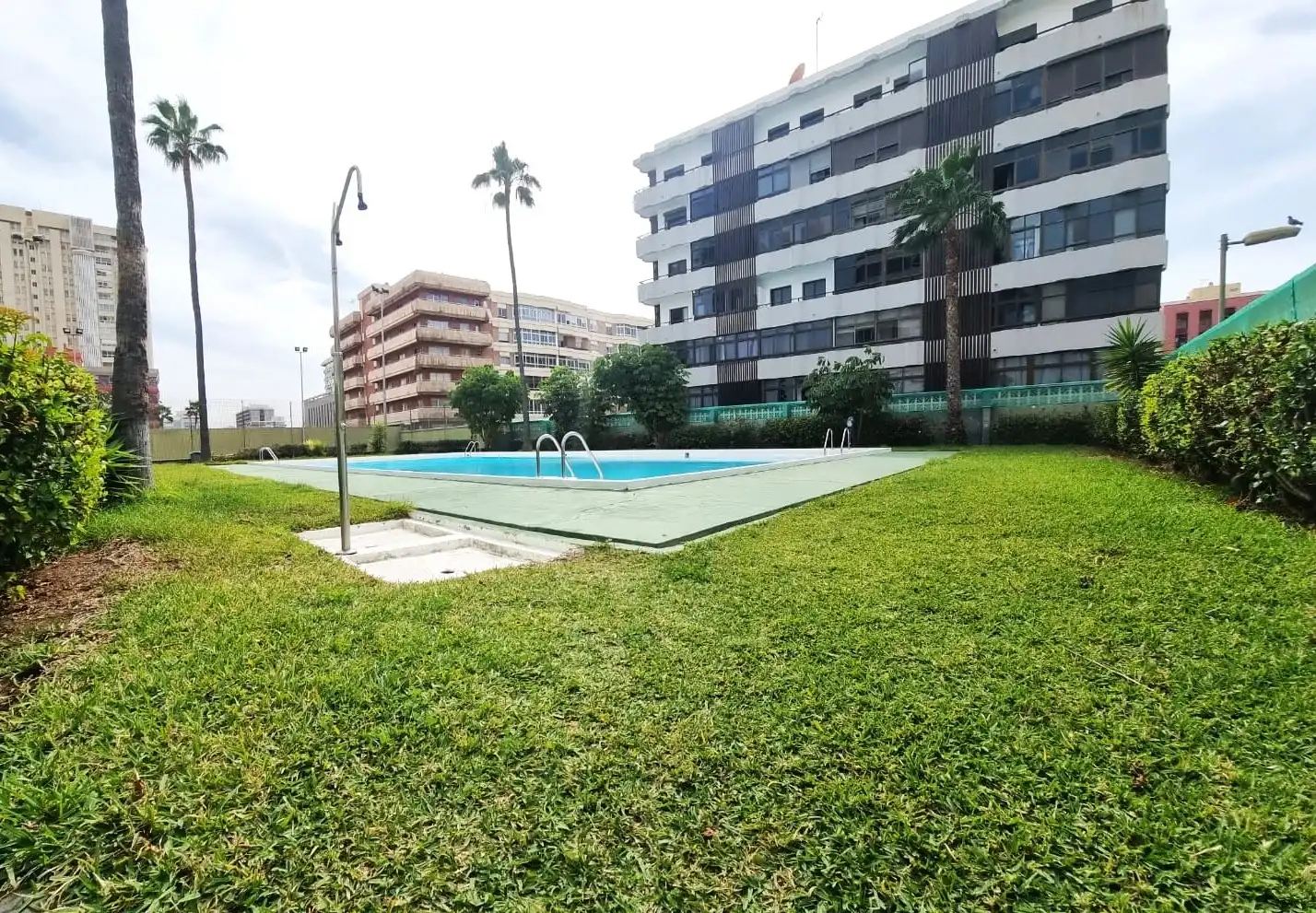 Piscina de Piso en venta en Las Palmas de Gran Canaria con Parquet, Trastero y Horno