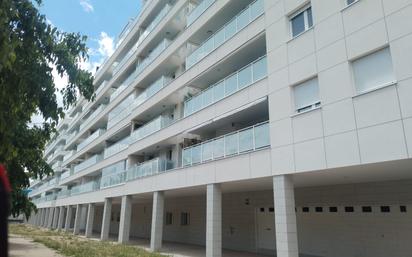 Exterior view of Flat for sale in Alcalá de Henares  with Air Conditioner, Terrace and Swimming Pool