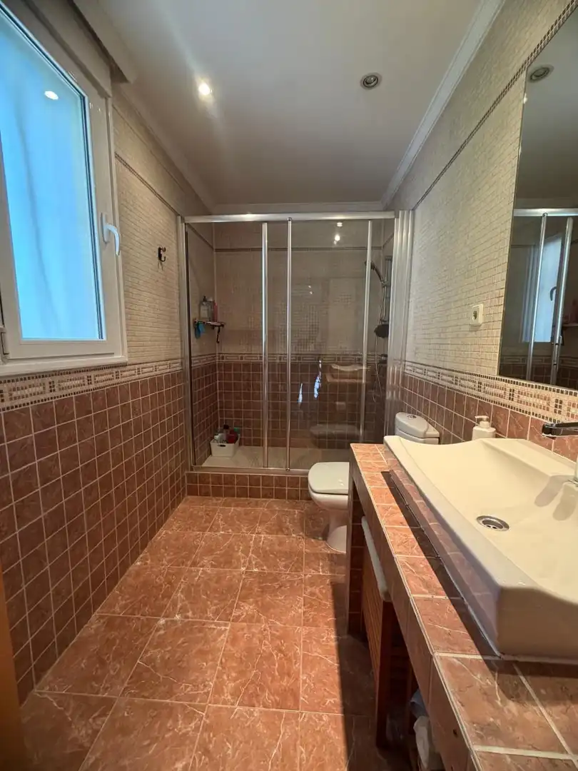 Bany de Casa o xalet en venda en Madrid amb Aire condicionat, Calefacció i Jardí privat