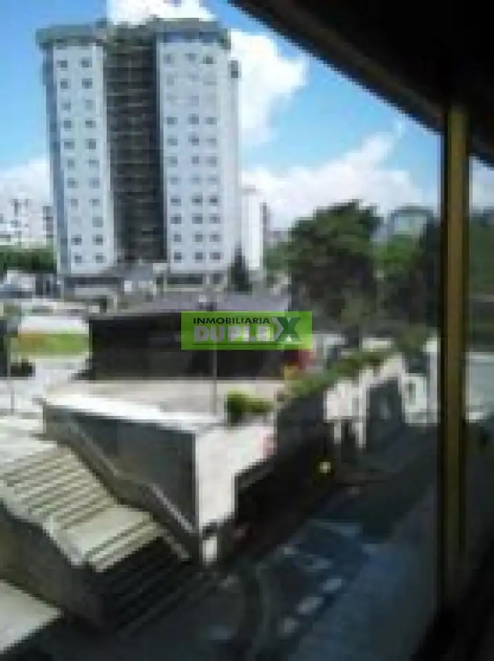 Vista exterior de Pis en venda en Pontevedra Capital  amb Calefacció, Parquet i Terrassa