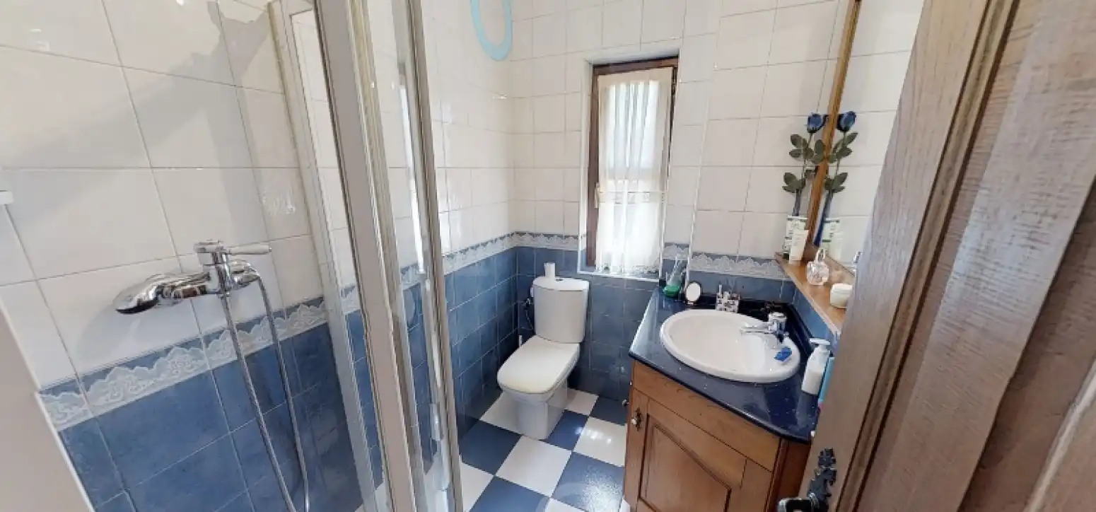 Bany de Casa o xalet en venda en Cabezón de la Sal amb Calefacció, Jardí privat i Terrassa