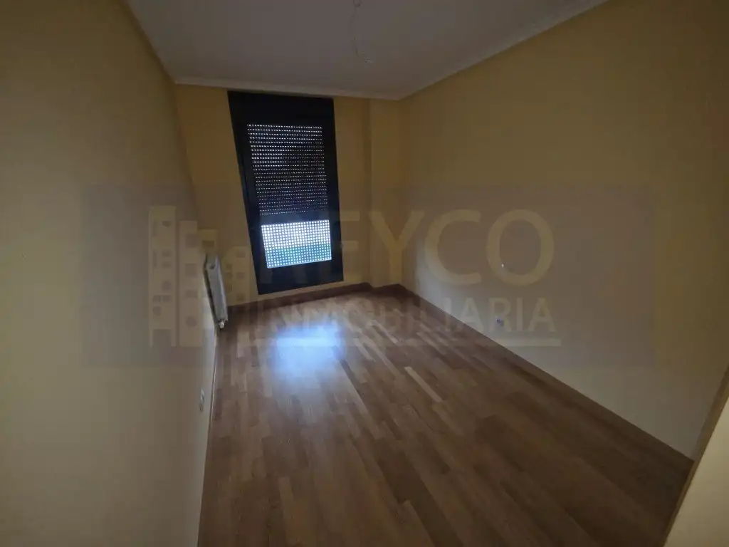 Schlafzimmer von Wohnungen zum Verkauf in  Logroño mit Heizung, Terrasse und Schwimmbad