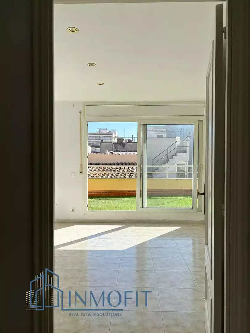 Vista exterior de Àtic en venda en Blanes amb Calefacció, Terrassa i Traster
