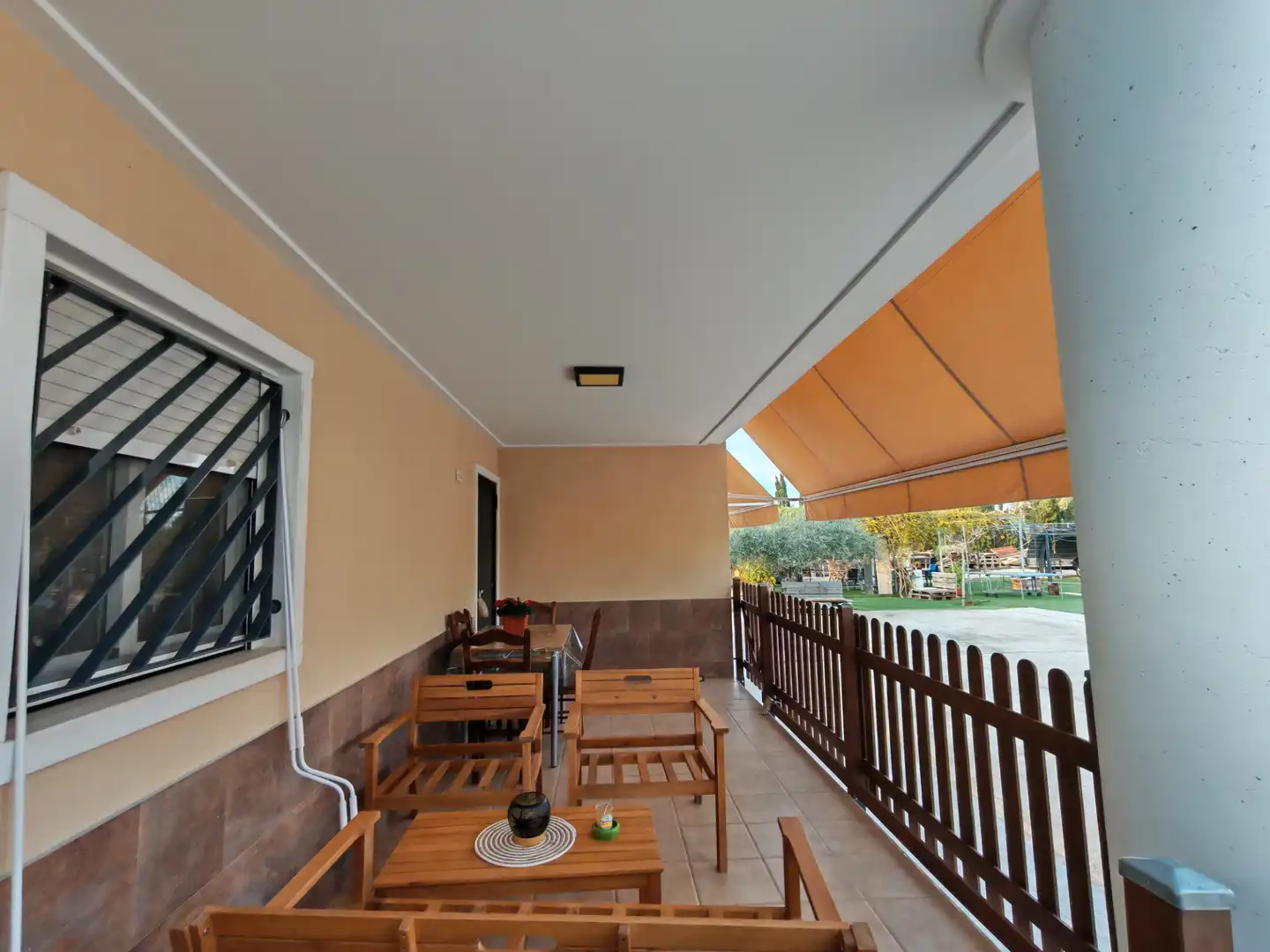 Terrasse von Einfamilien-Reihenhaus zum Verkauf in Elche / Elx mit Klimaanlage, Privatgarten und Terrasse