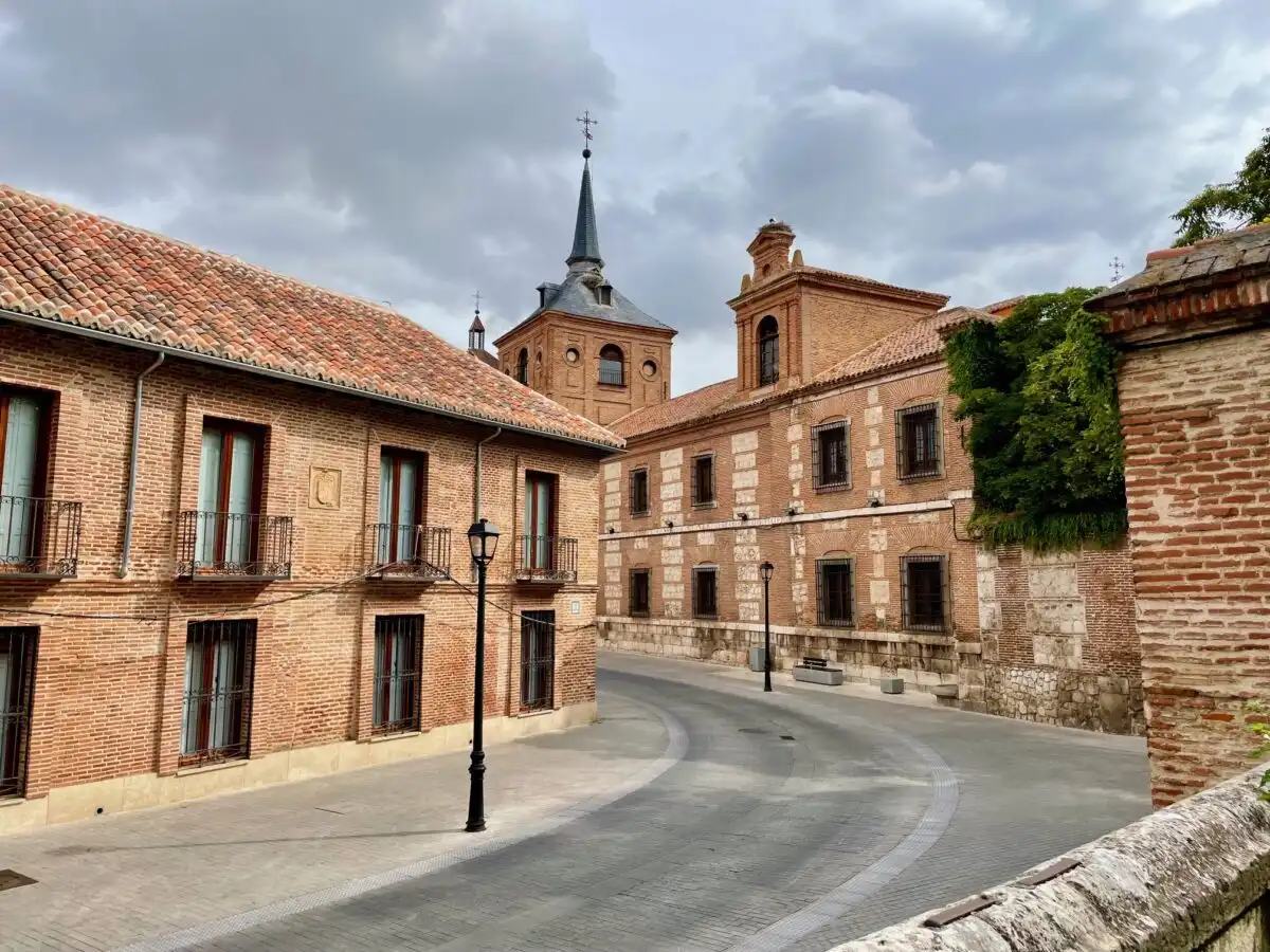 Vista exterior de Edificio en venta en Alcalá de Henares