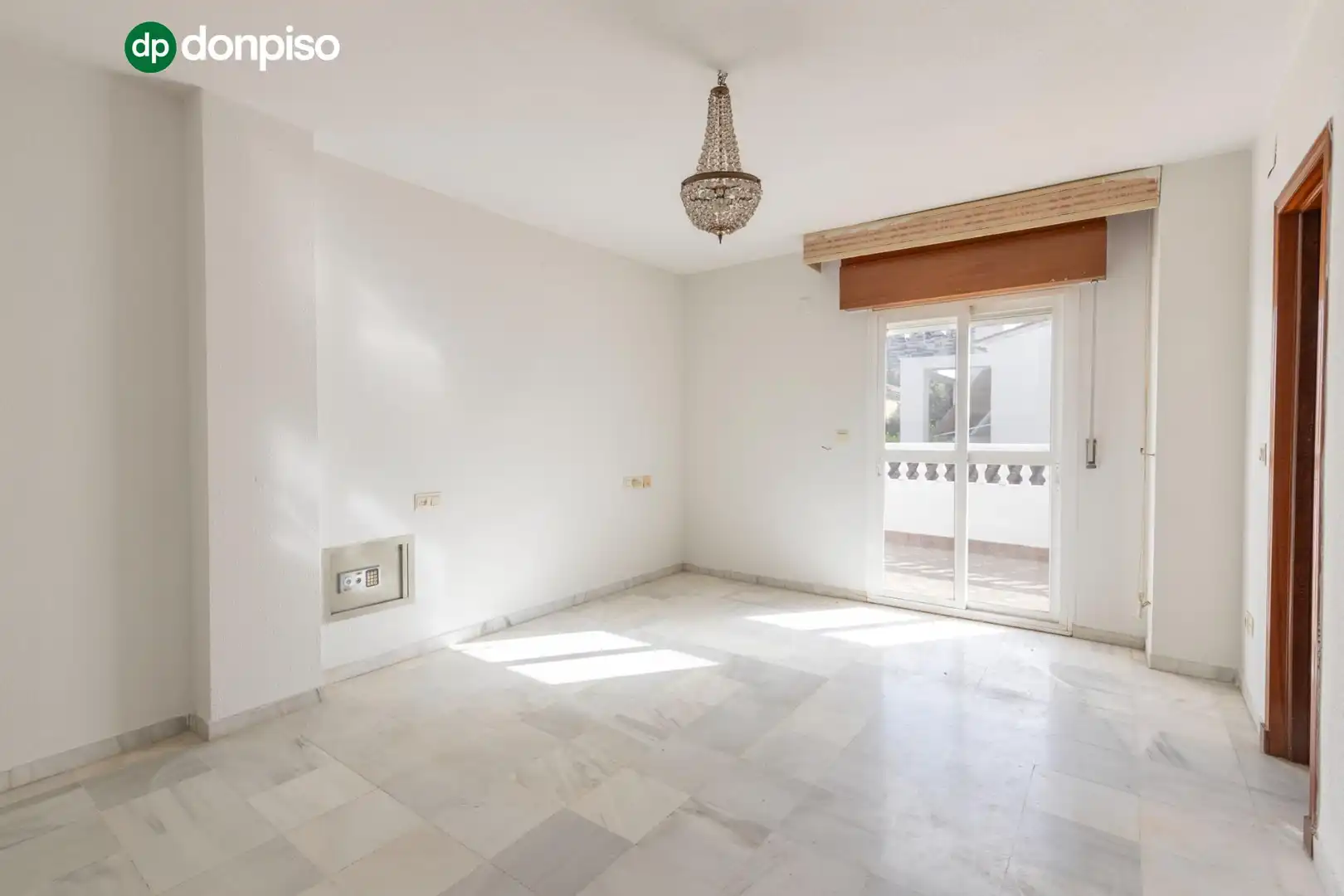 Wohnzimmer von Einfamilien-Reihenhaus zum Verkauf in Granada mit Heizung, Terrasse und Abstellraum