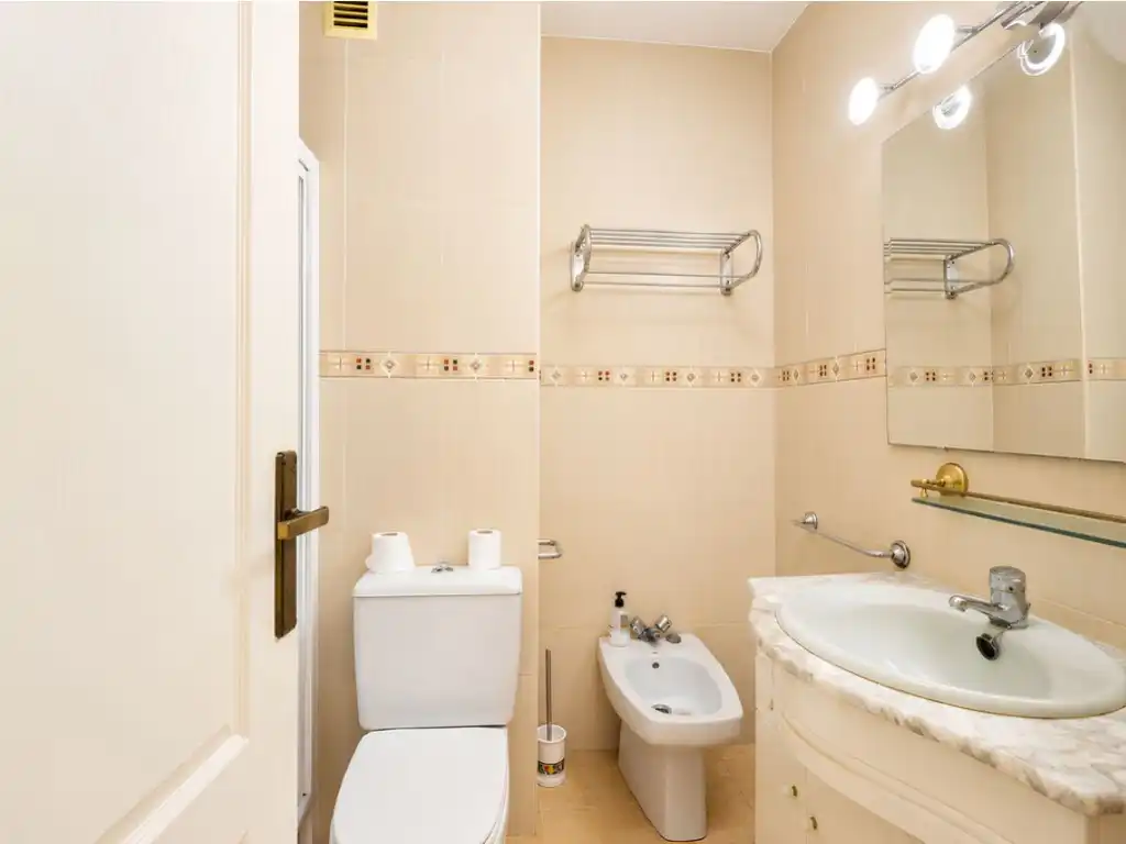 Baño de Piso en venta en Fuengirola con Aire acondicionado, Amueblado y Horno
