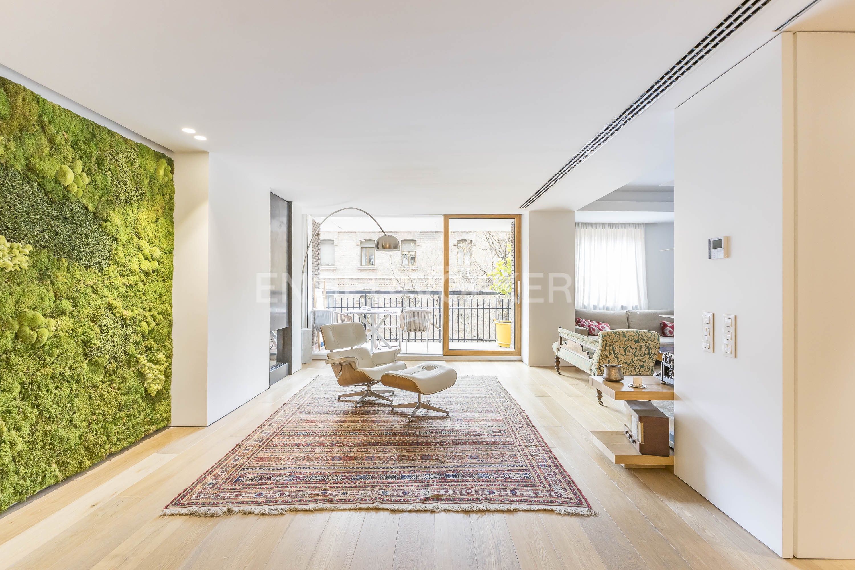Sala d'estar de Apartament en venda en  Madrid Capital amb Aire condicionat, Calefacció i Terrassa