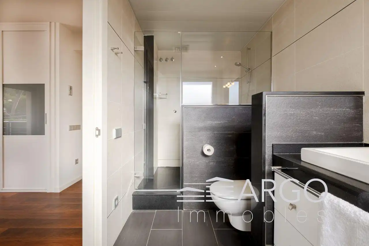Bathroom of Houses for sale in Sant Cugat del Vallès  with Air Conditioner, Heating and Private garden
