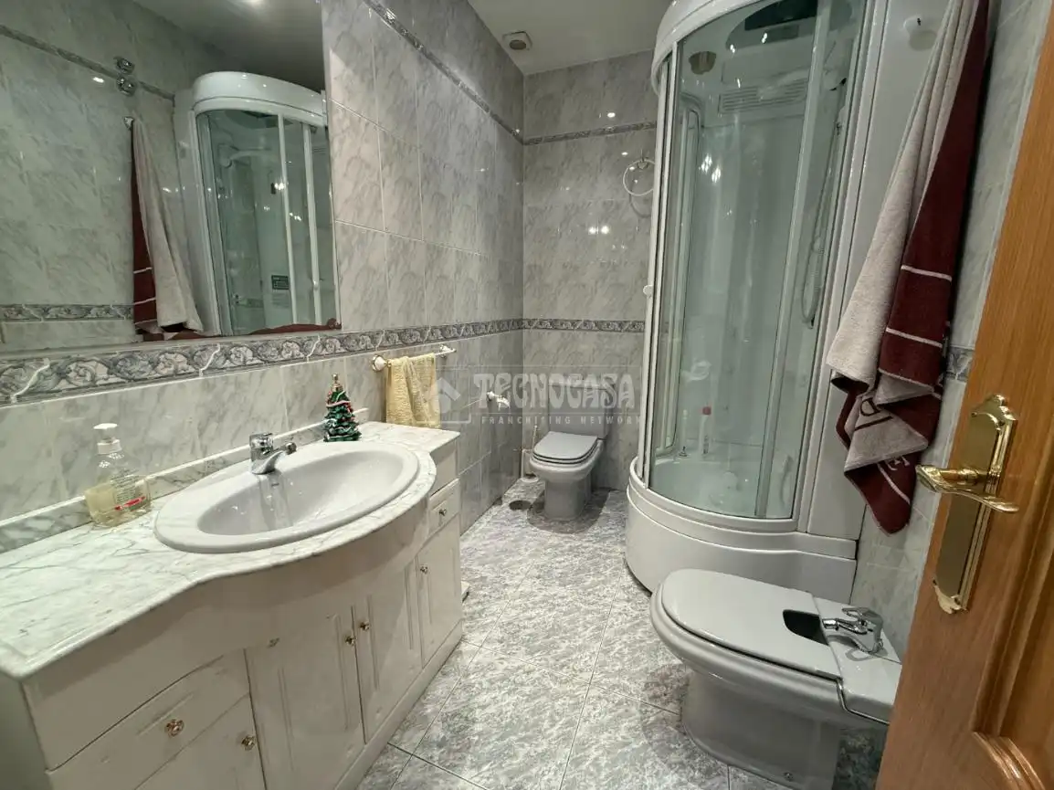 Baño de Casa o chalet en venta en Madrid con Calefacción y Trastero