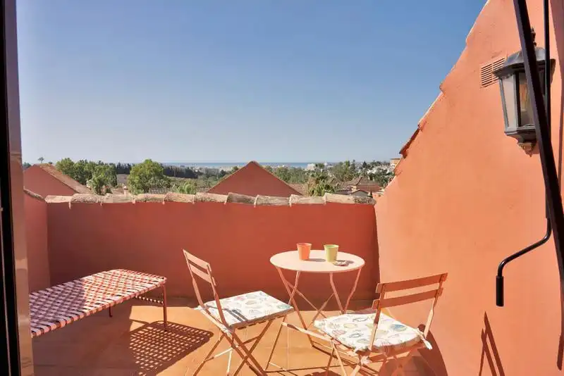 Terrasse von Dachboden zur Miete in Marbella mit Klimaanlage, Terrasse und Schwimmbad