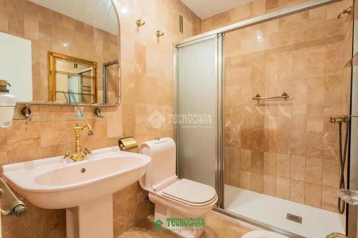 Baño de Piso en venta en Almería con Aire acondicionado
