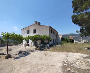 Vista exterior de Finca rústica en venda en Cortes de Pallás amb Jardí privat