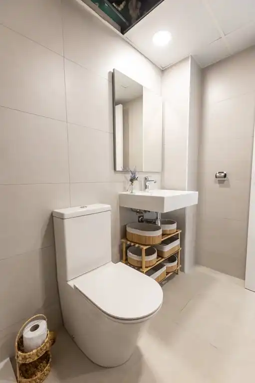 Baño de Apartamento de alquiler en Dénia con Aire acondicionado, Jardín privado y Terraza
