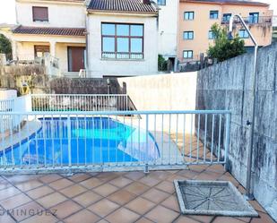 Piscina de Casa o xalet en venda en Campo Lameiro amb Calefacció, Jardí privat i Parquet