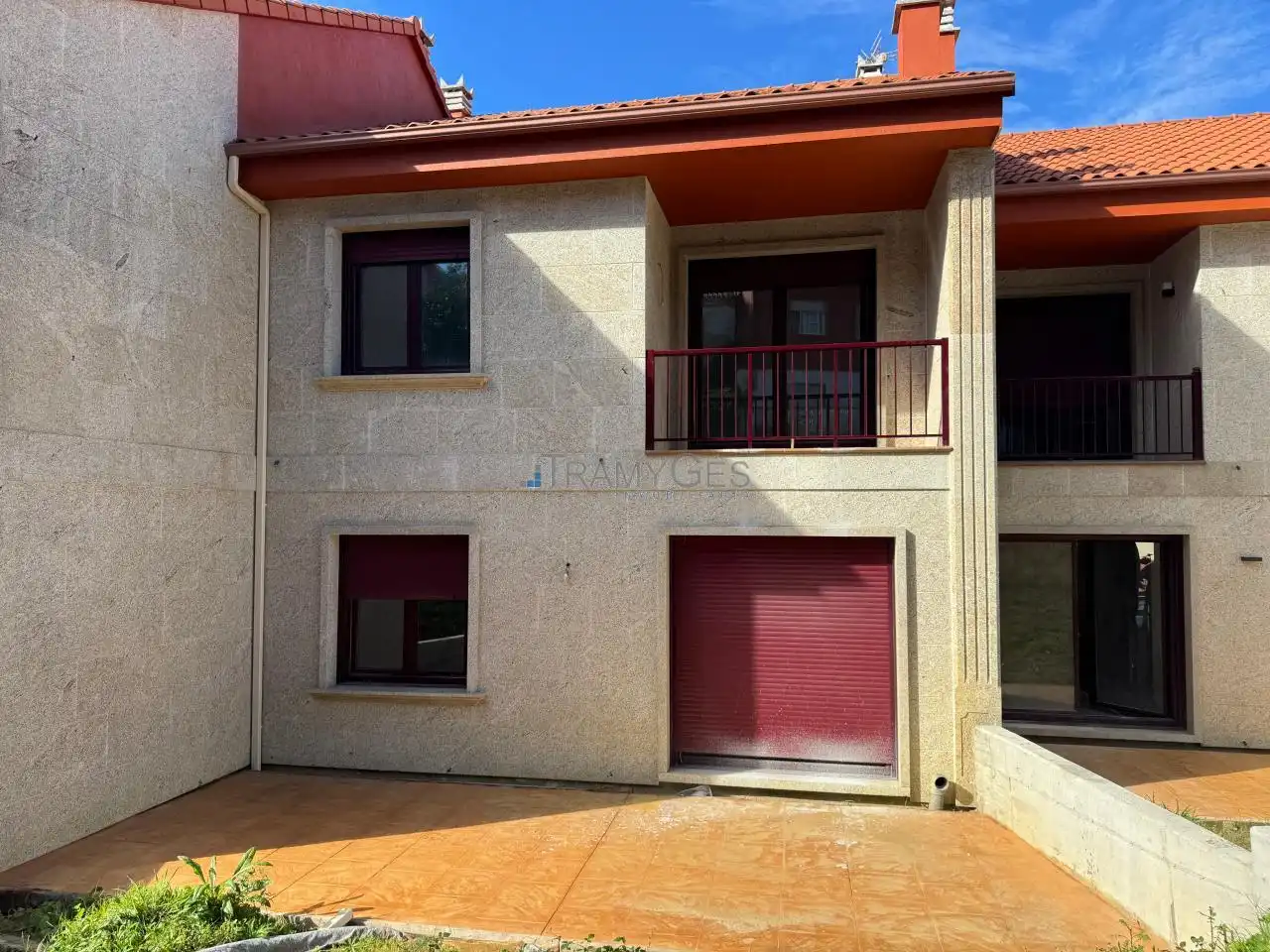 Vista exterior de Casa adosada en venta en Vigo  con Calefacción, Jardín privado y Terraza