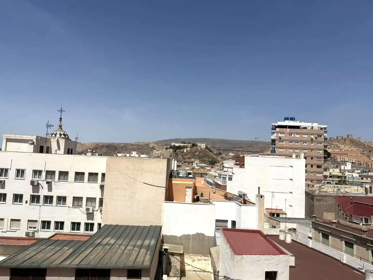 Vista exterior de Pis en venda en Almería amb Aire condicionat i Terrassa