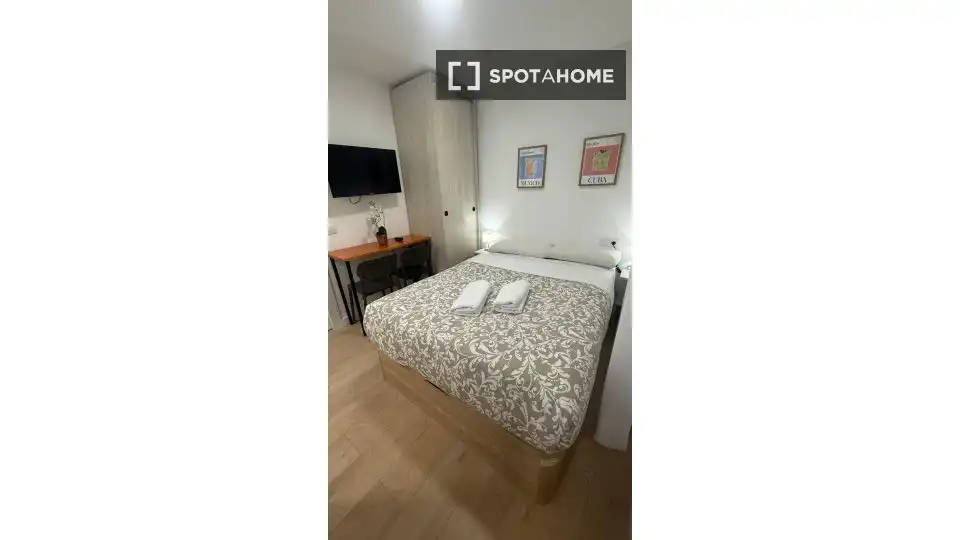 Schlafzimmer von Wohnung zur Miete in Madrid mit Klimaanlage, Heizung und Möbliert