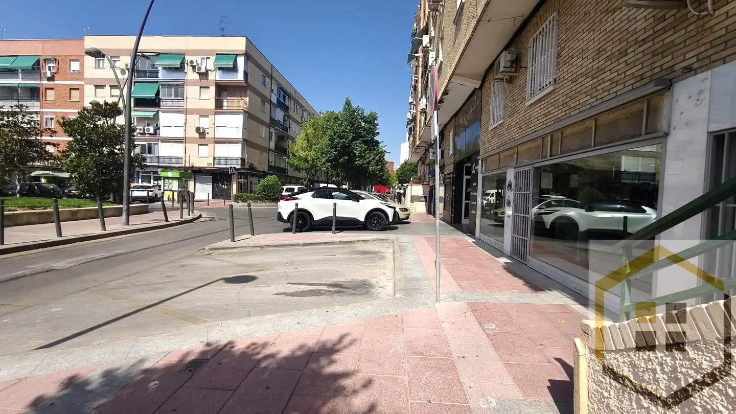 Aparcament de Local de lloguer en Getafe amb Aire condicionat
