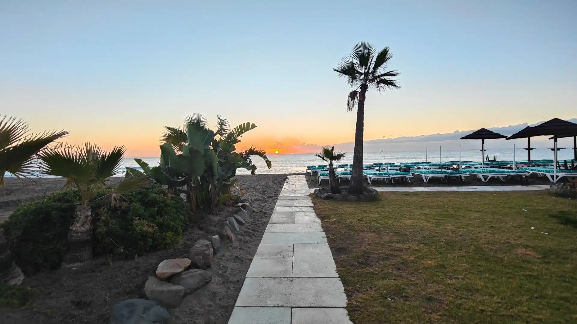 Außenansicht von Wohnung zum Verkauf in Torremolinos mit Privatgarten, Terrasse und Gemeinschaftspool