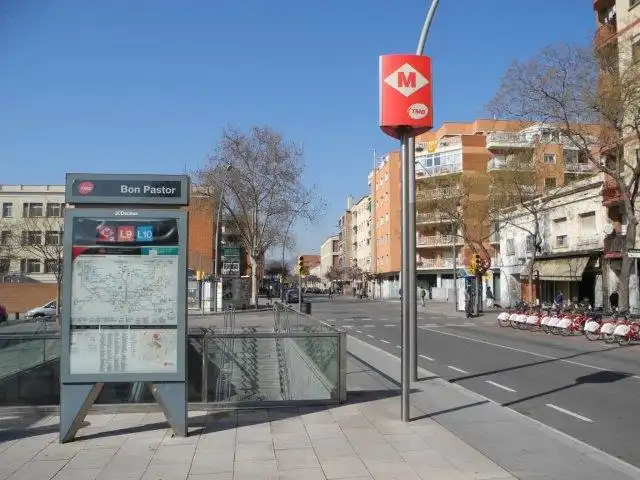 Vista exterior de Planta baixa en venda en Barcelona amb Aire condicionat, Calefacció i Traster