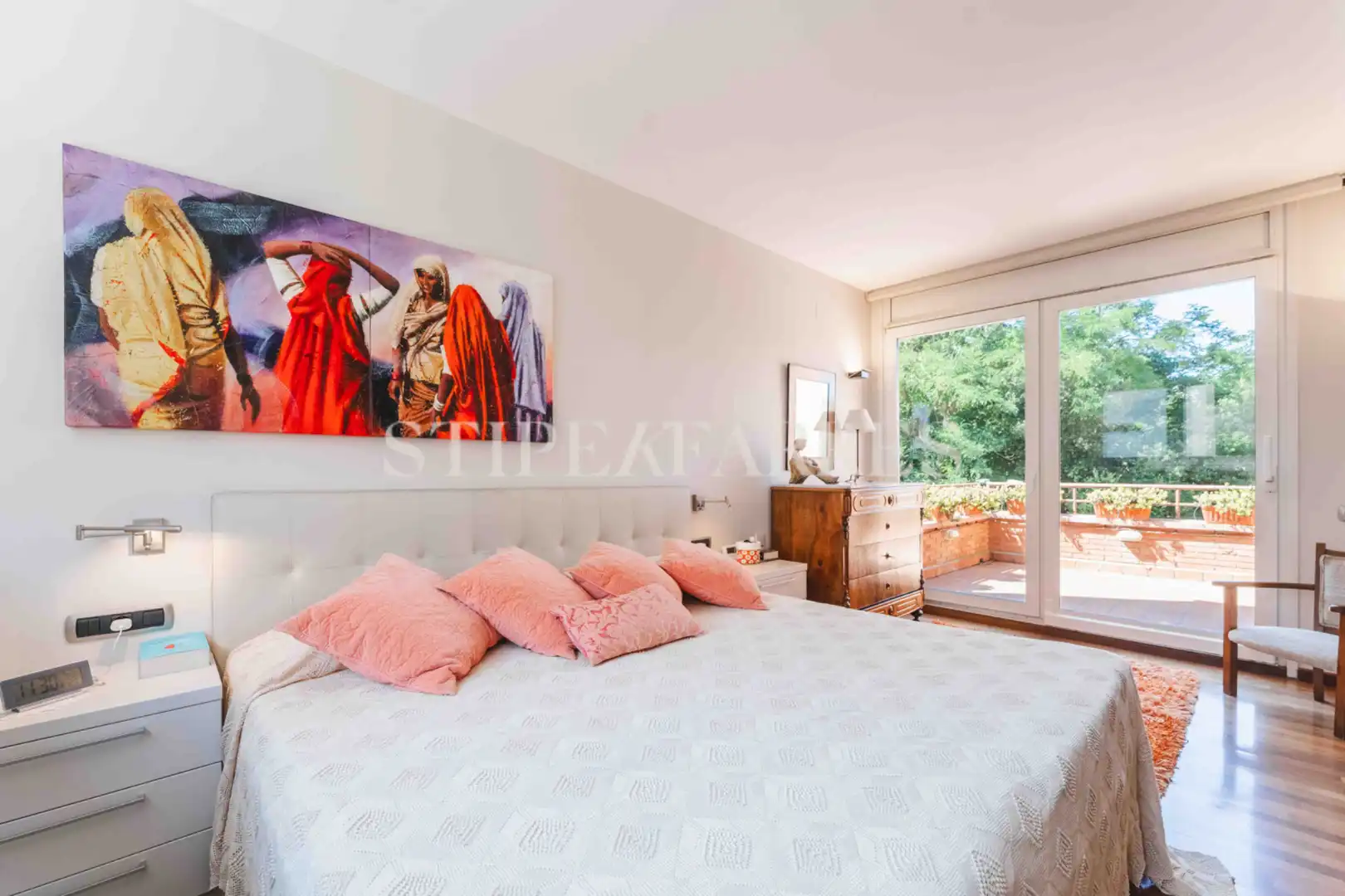 Schlafzimmer von Haus oder Chalet zum Verkauf in Barcelona mit Klimaanlage, Heizung und Privatgarten