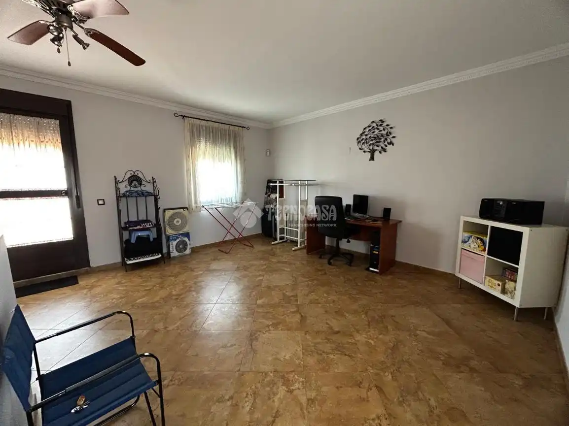Casa adosada en venta en Alcalá del Río con Aire acondicionado