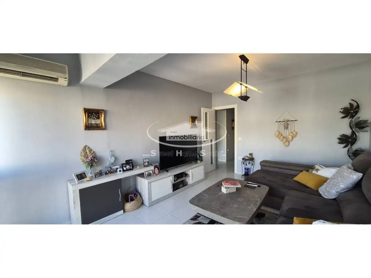 Living room of Flat for sale in Sanlúcar de Barrameda  with Air Conditioner, Terrace and Furnished