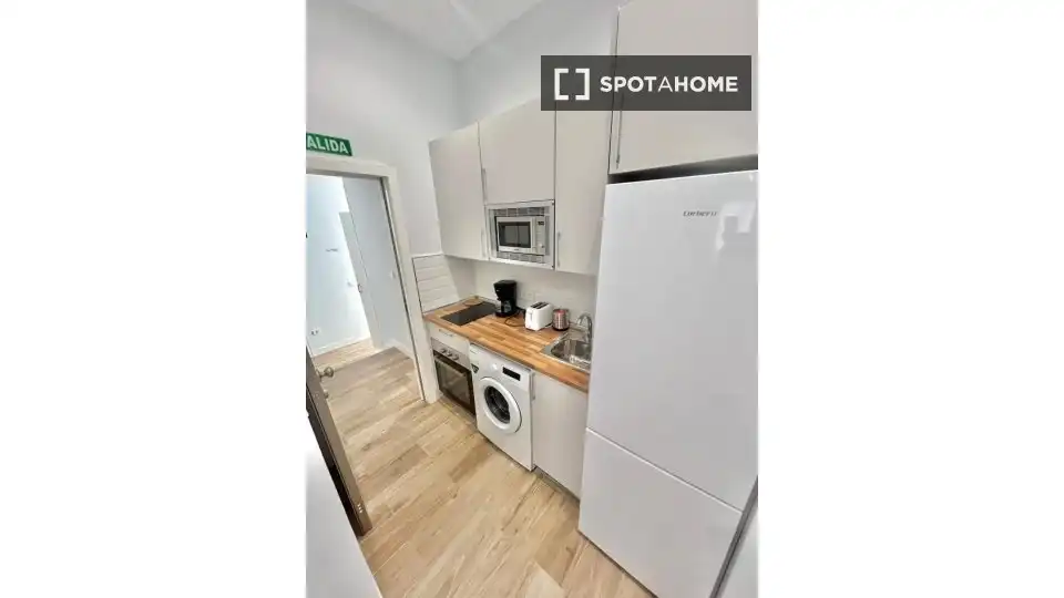 Kitchen of Flat for rent in Madrid  with Air Conditioner, Heating and Furnished