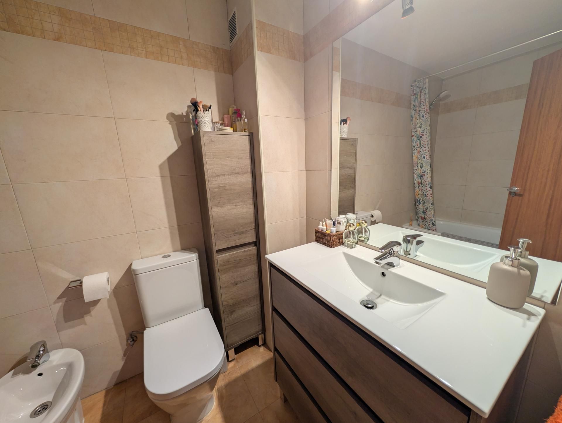 Bathroom of Flat for sale in Terrassa  with Heating